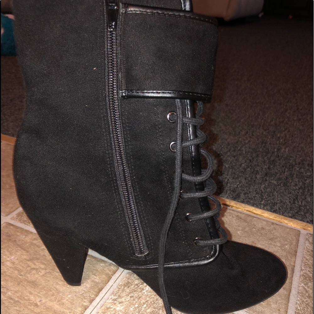 Boots - Picture 3 of 3